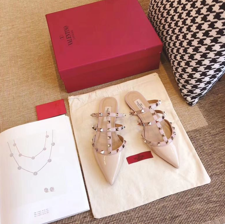 V 발렌** 락스터드 여성 샌들