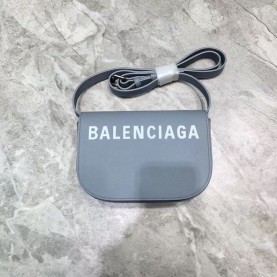 [premium] B 발렌*** 빌데이 크로스백 19CM